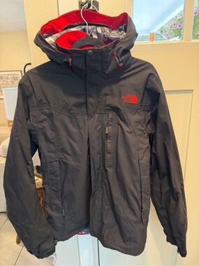 The North Face Men’s Black Small Lightweight Snowboard with Red Lining